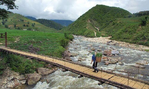 Sa Pa is a beautiful town in Vietnam and it is an outstanding place for nature lovers. You can do many things like going on mountain trek and also you can go on stunning rice paddy tour. 