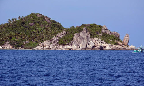 Koh Tao is a scuba diving paradise. Also it offers best party scene, beach bars and many interesting things.