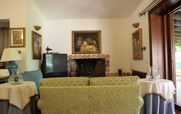 Villa Ginestra, by the beach with swimming pool and every comfort