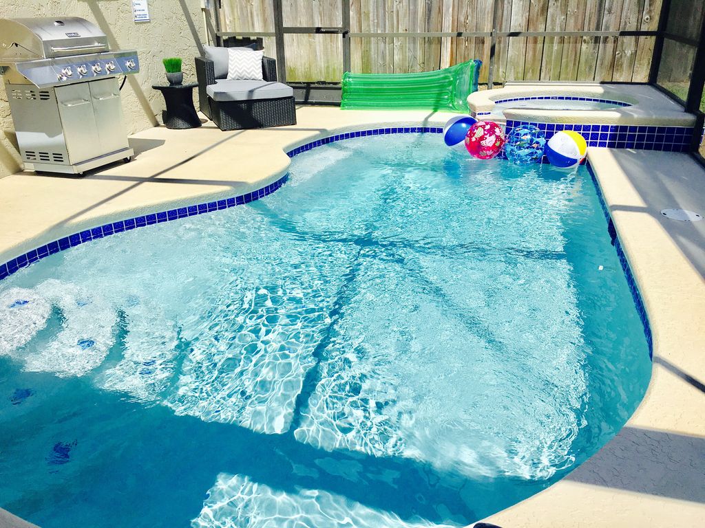 Right place for Disney family retreat. pool,gas grill,internet