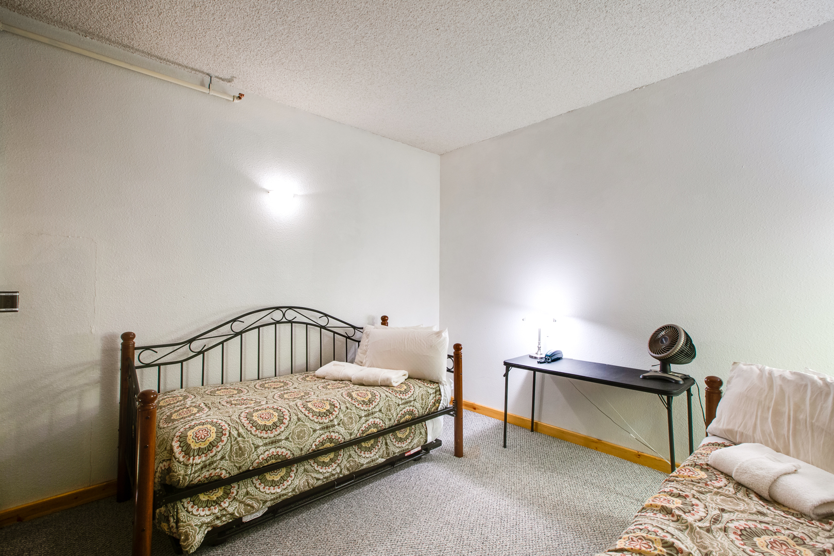 Mt. Baker Lodging Condo #56SLL – Fireplace – Inexpensive – Kitchenette – Sleeps 4